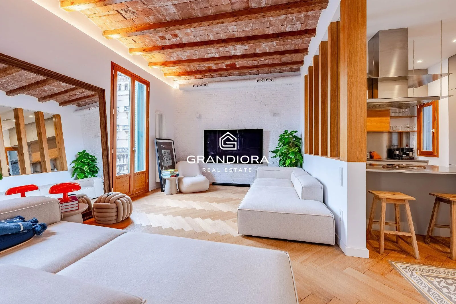 Renovated Eixample flat, 124 m²