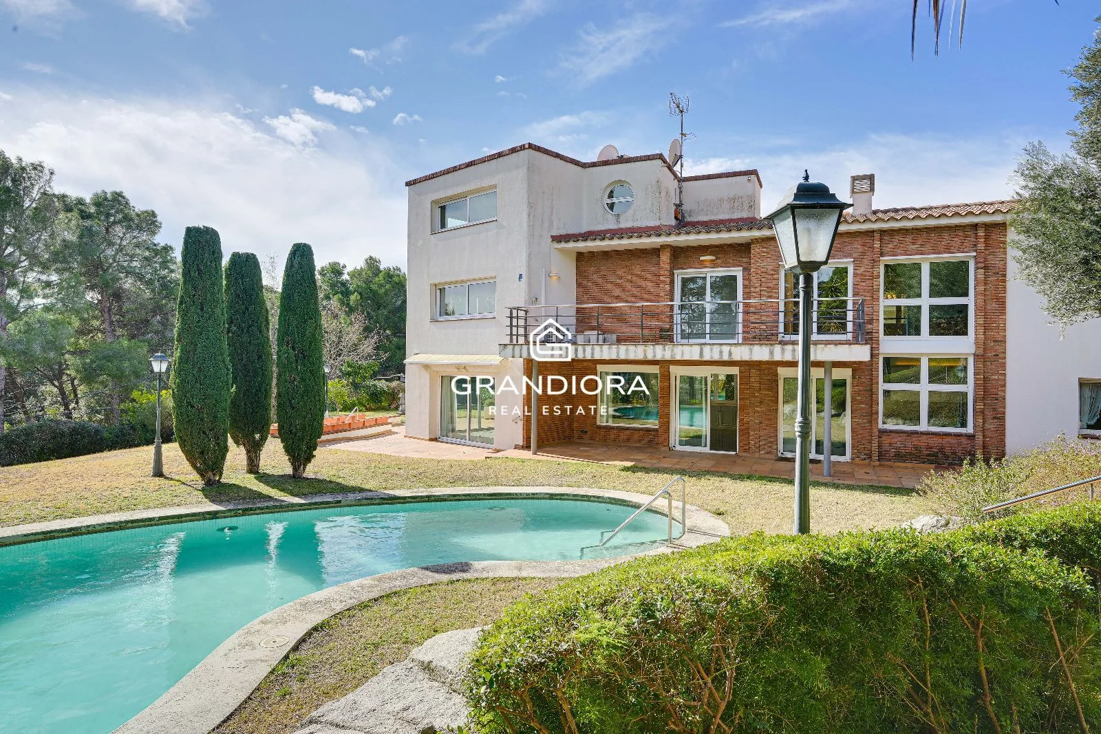 Spacious coastal villa, 5 bedrooms