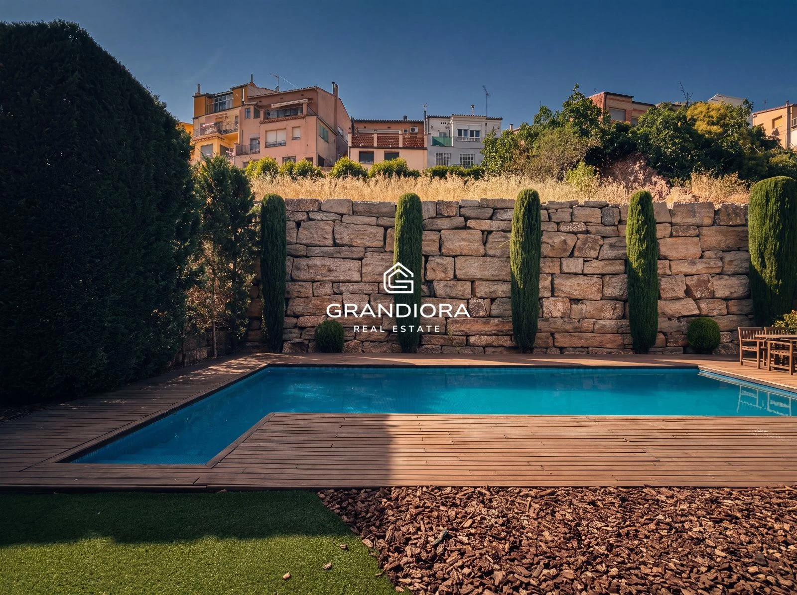 Private-pool chalet in Manresa, 5 bedrooms