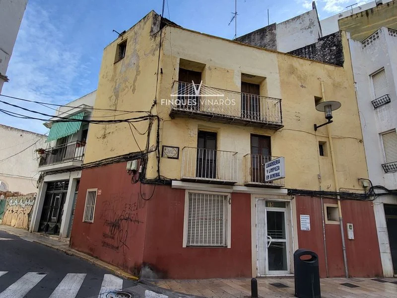 Central Vinaròs house, 136 m², three floors