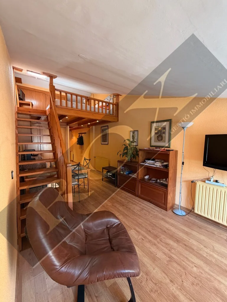 Sunny Encamp studio with mountain views
