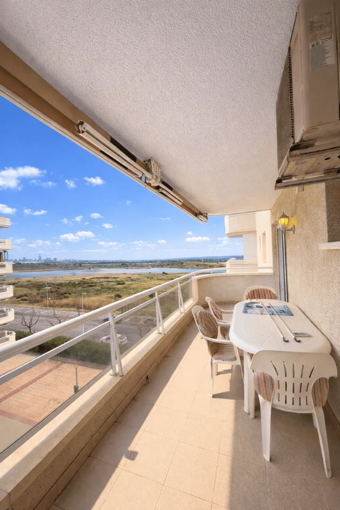 Sea-view apartment in La Pineda