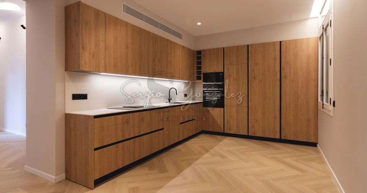 Piso rehabilitado en Barcelona, tres habitaciones