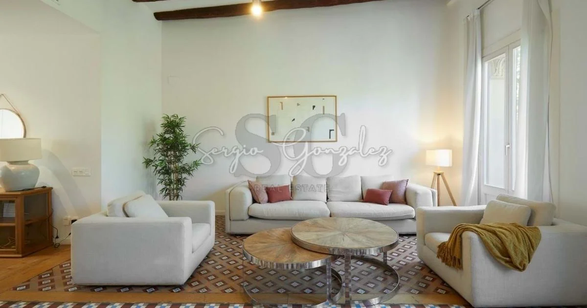Piso reformado en Gótico, tres habitaciones
