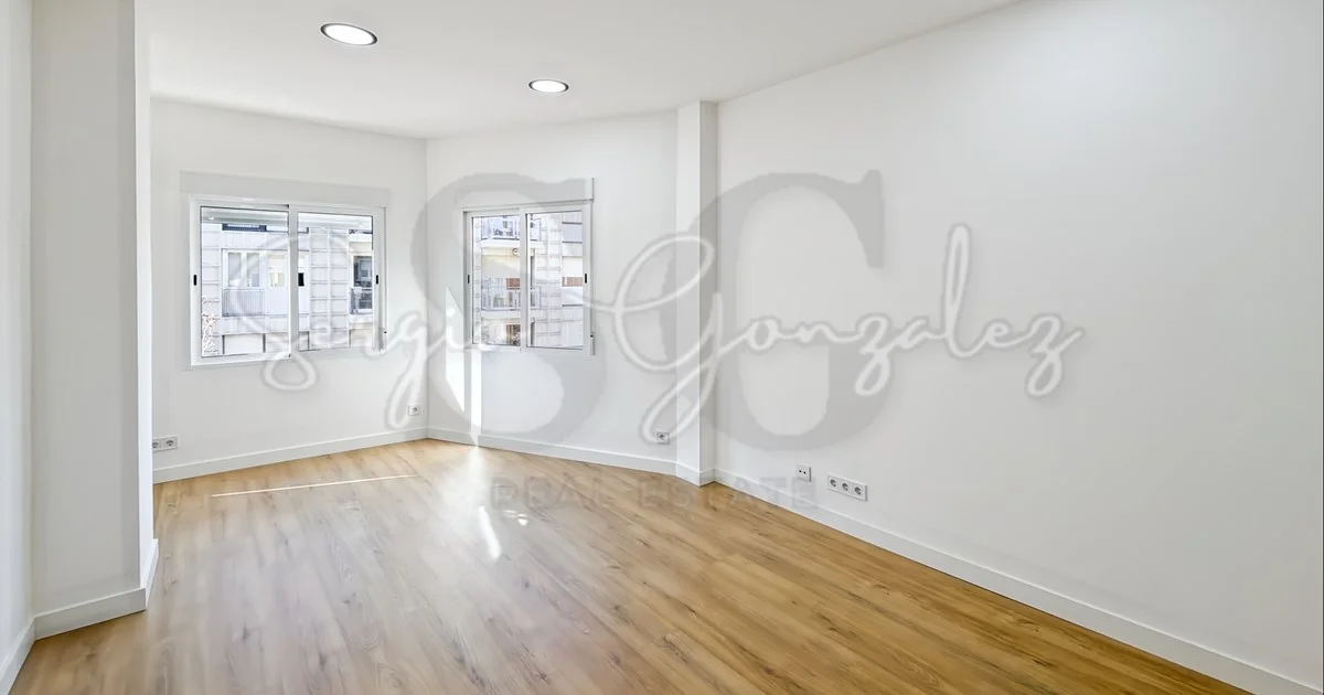Reformed three-bedroom Galvany exterior flat