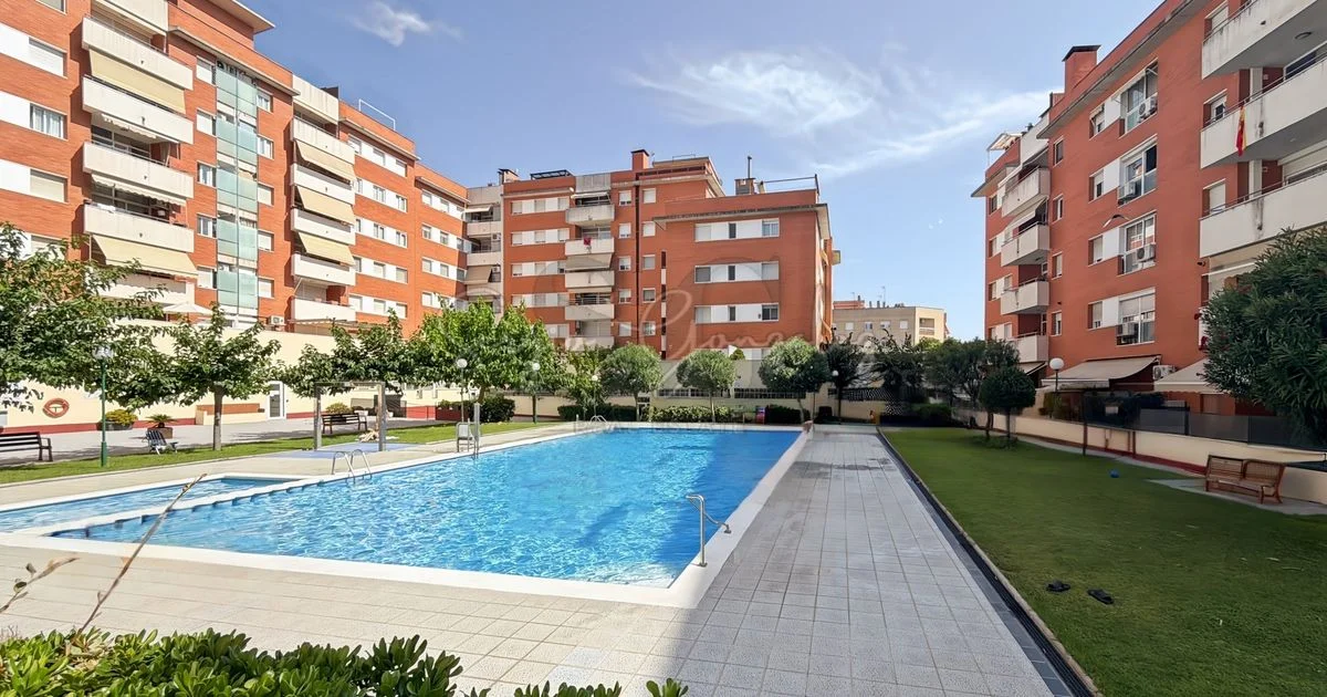 Renovated Fenals flat with communal pool