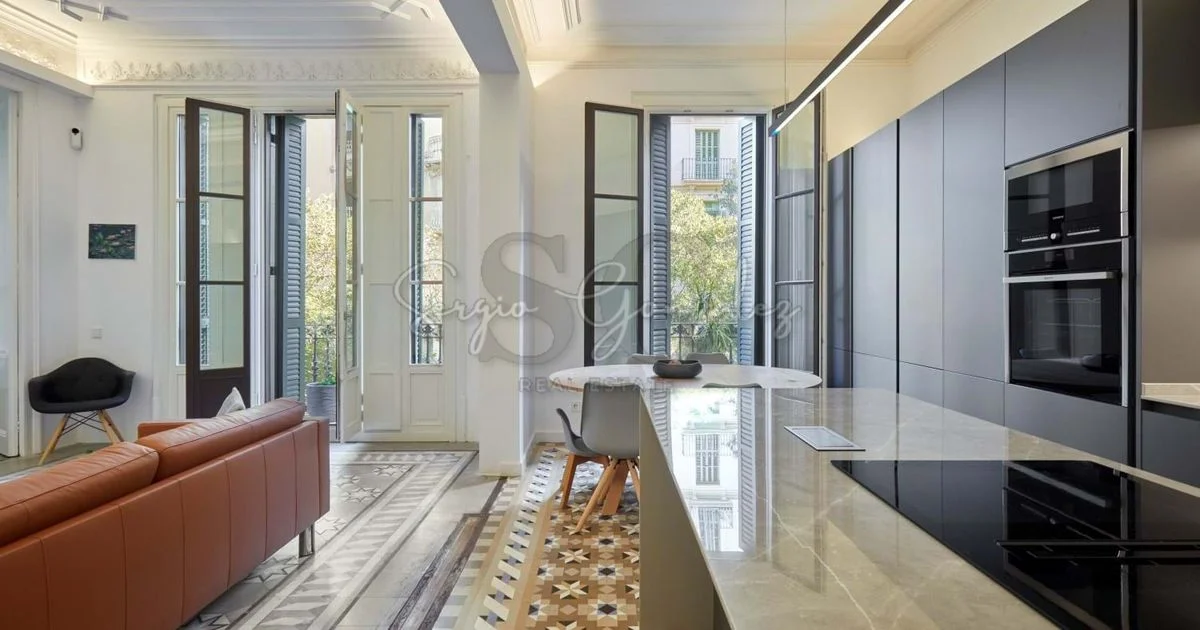 Piso reformado en Eixample, tres habitaciones