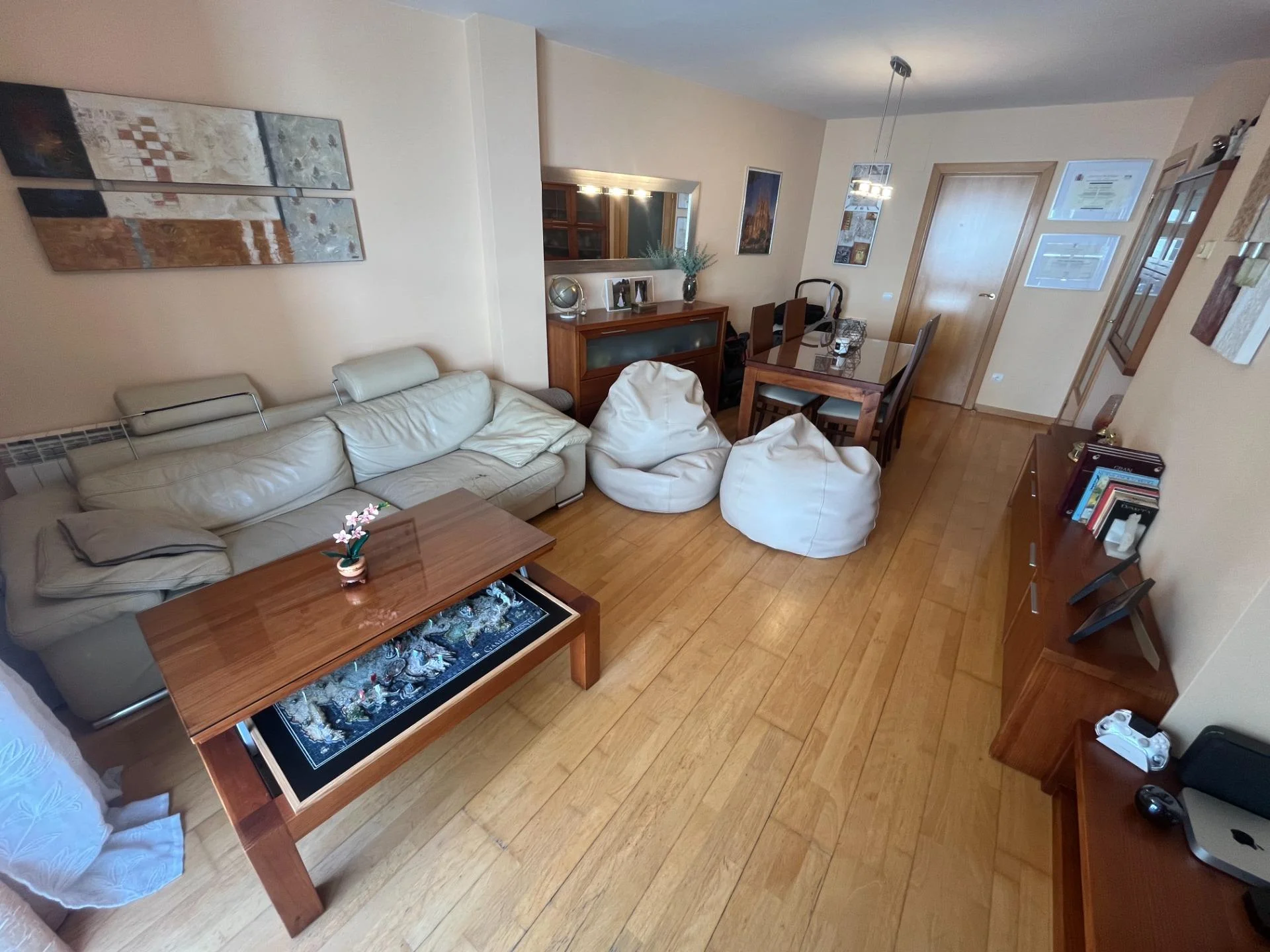 Piso reformado en Poble-sec, 76 m²