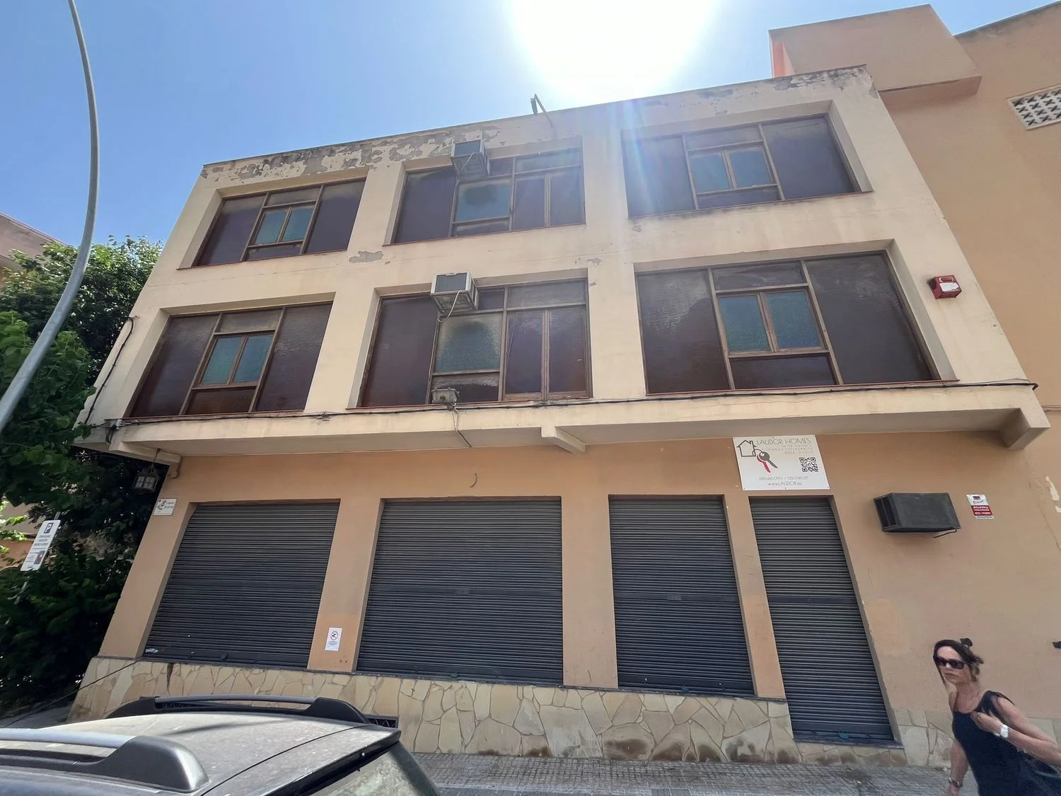 Edificio en Vallirana con potencial de reforma