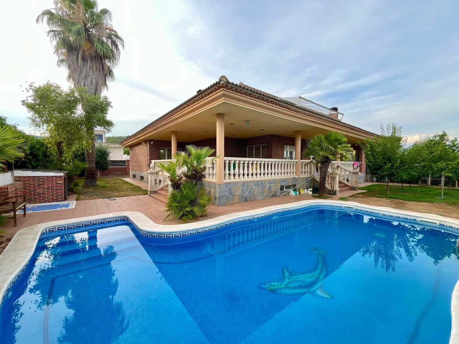 Luxury chalet with 585 m² and pool