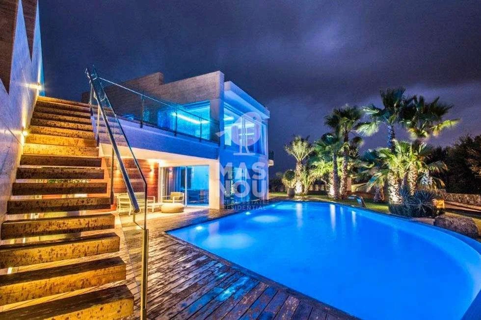 Modern sea-view villa, six bedrooms