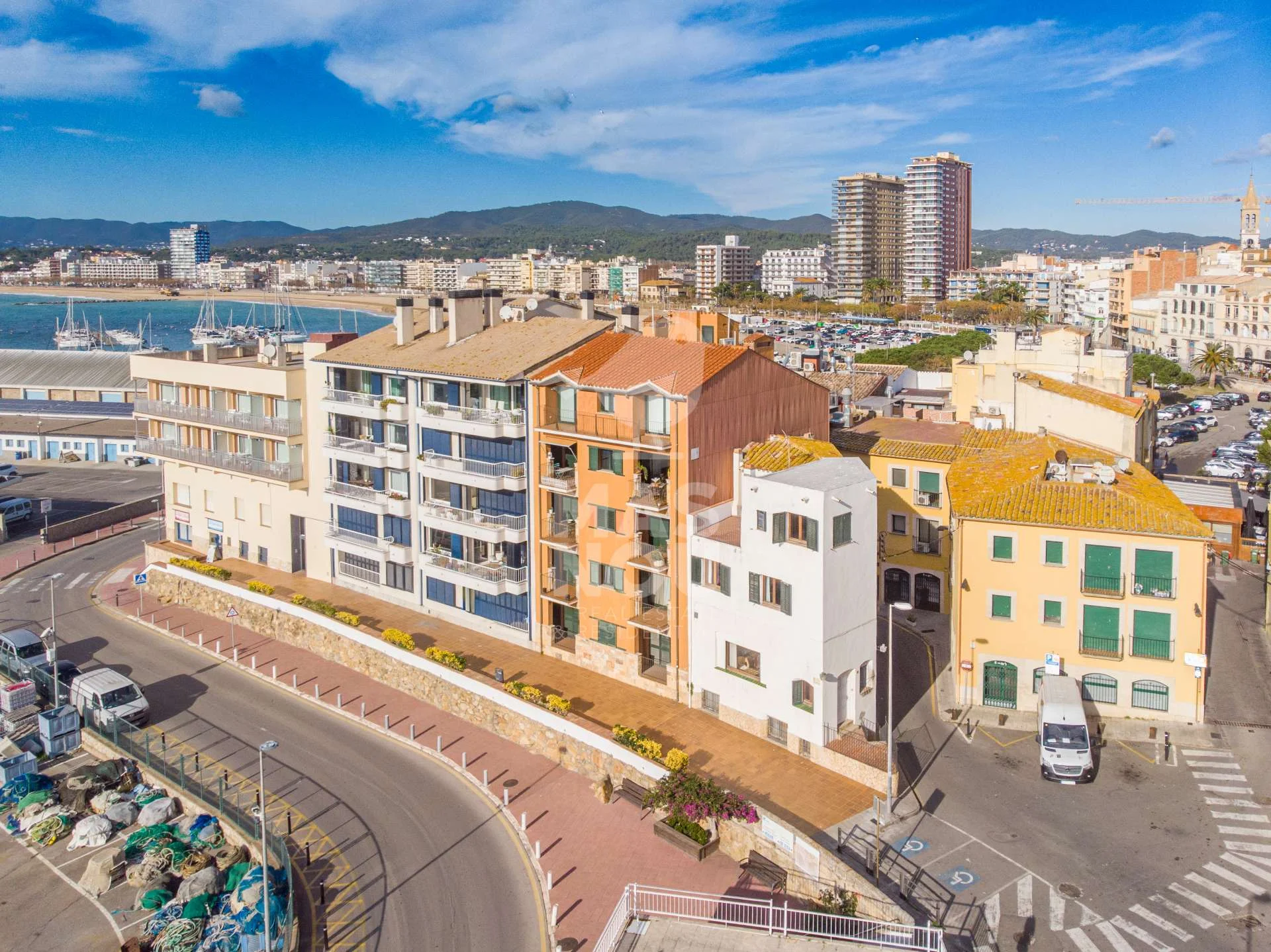 Seafront townhouse with six bedrooms