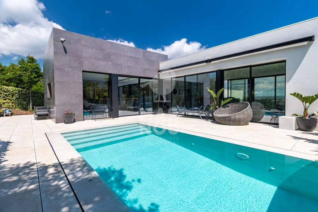 Modern sea-view villa, 343 m², pool