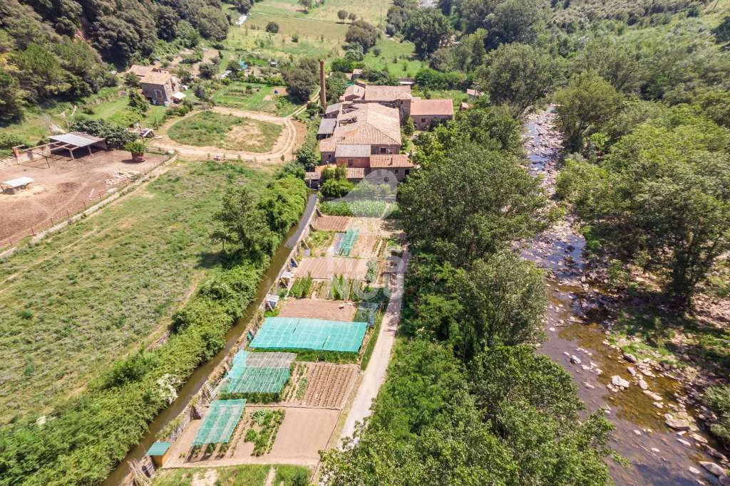 Finca industrial histórica con energía hidráulica