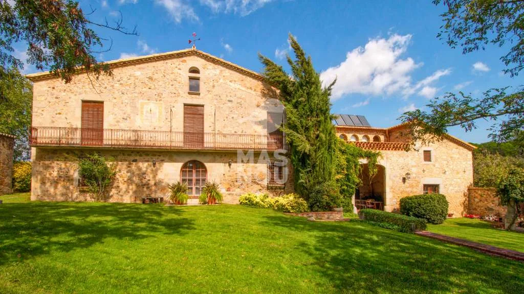 Historic Catalan estate with 12 bedrooms