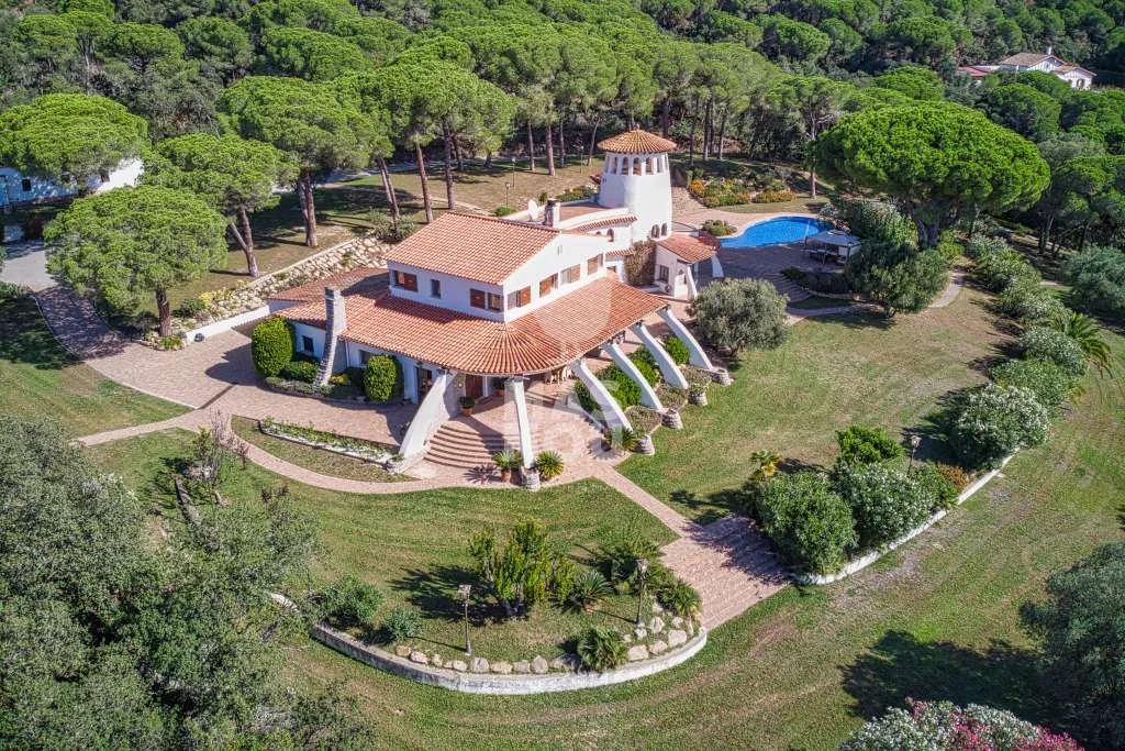 Villa de lujo con 8 dormitorios y gran parcela