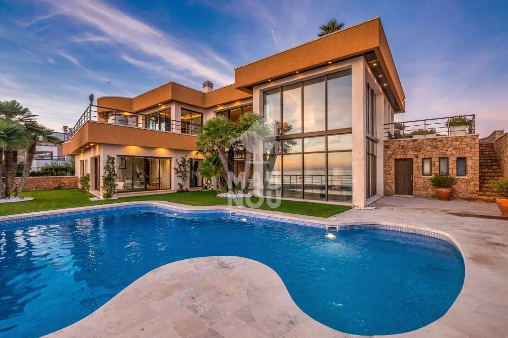 Modern seafront villa, 5 bedrooms