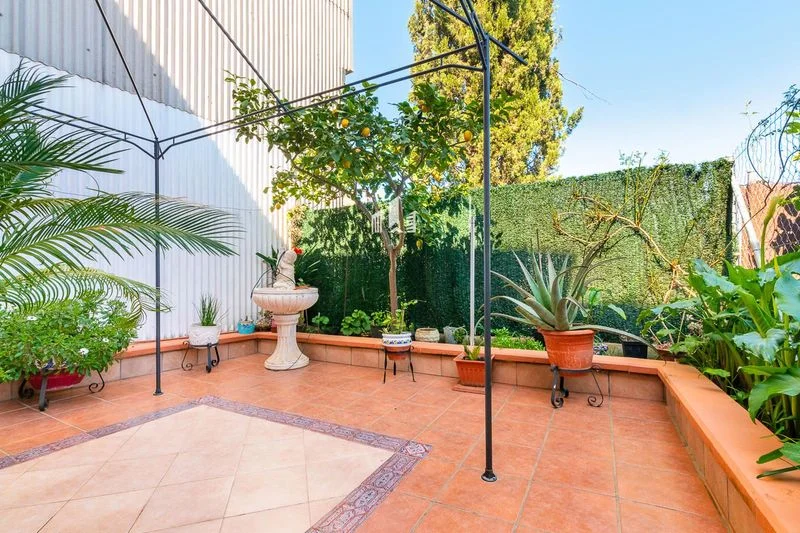 Three-level townhouse with private garden