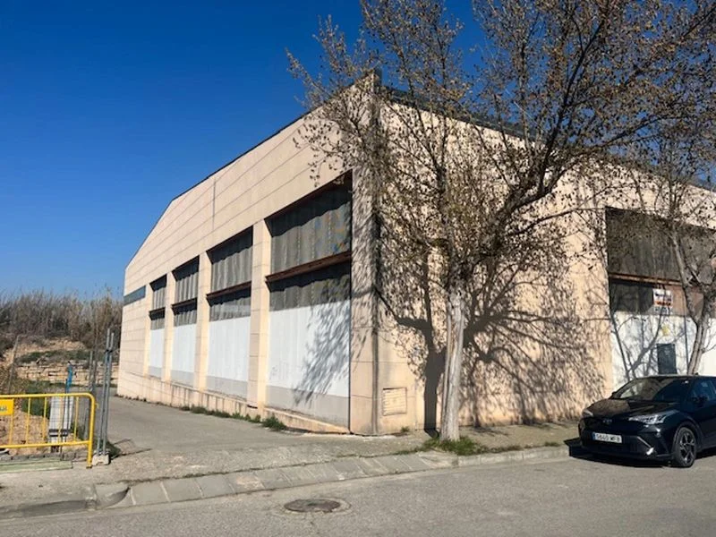 Corner industrial warehouse, 620 m²