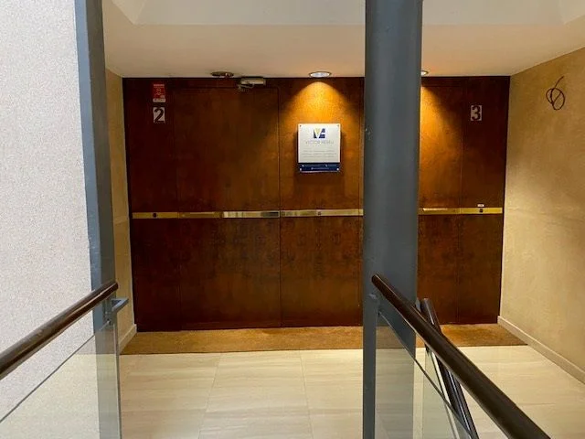 Central Lleida office with river views