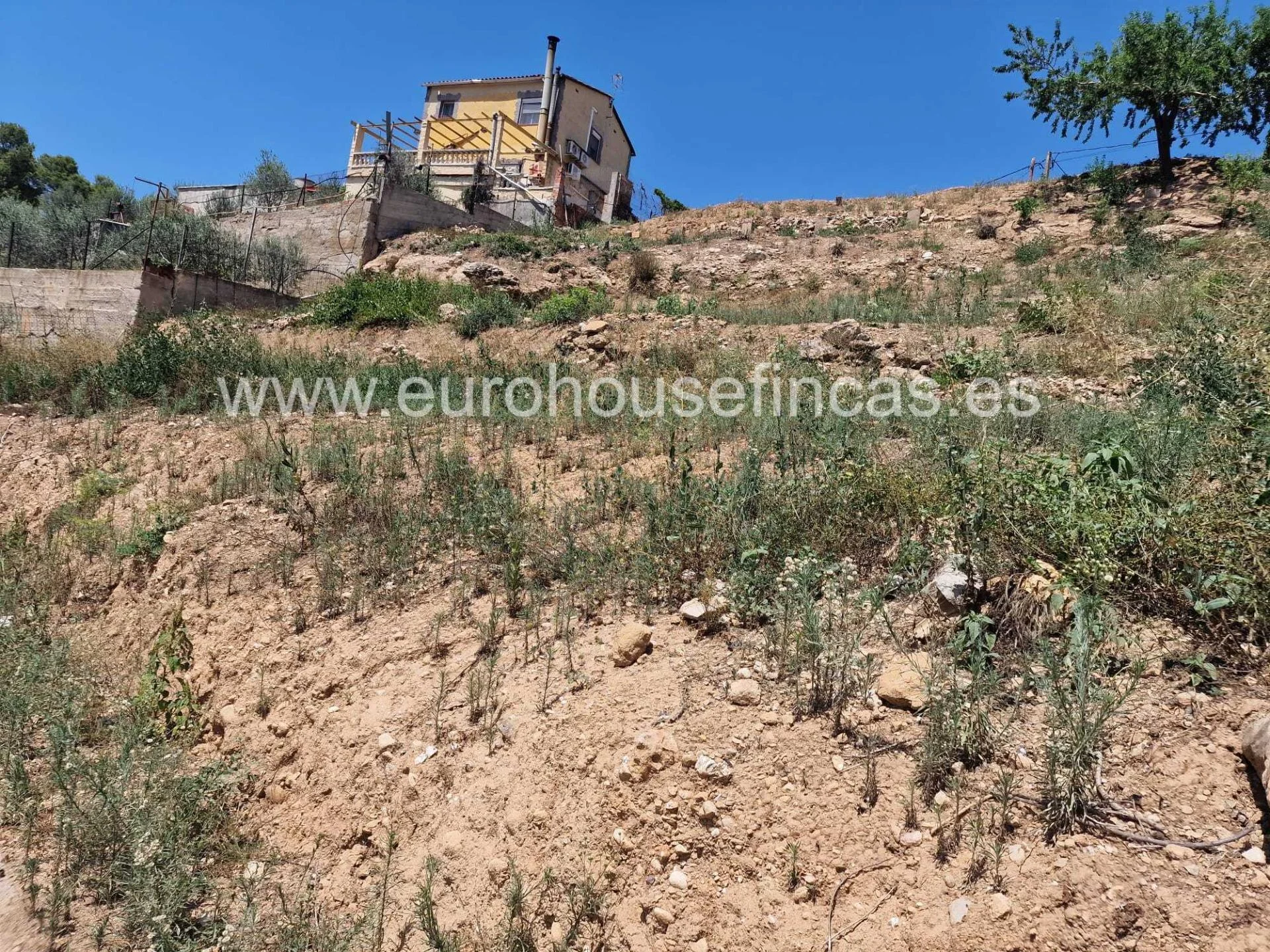Urban plot near Barcelona, 439 m²
