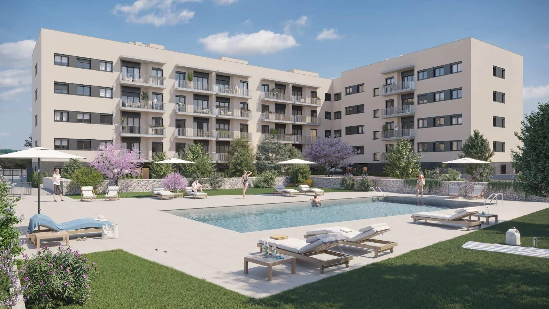 Three-bedroom property with communal pool