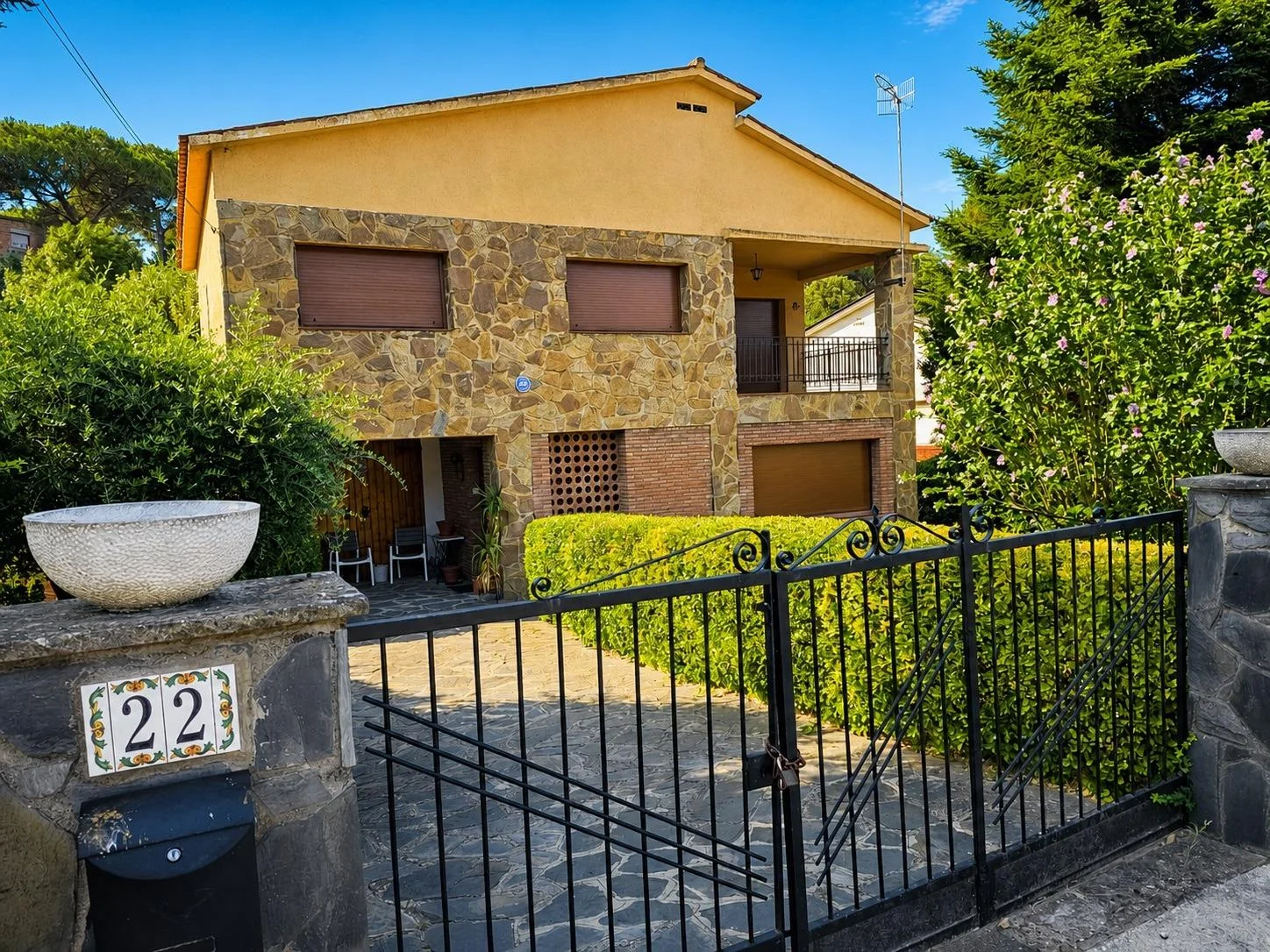Chalet independiente con piscina y cinco habitaciones