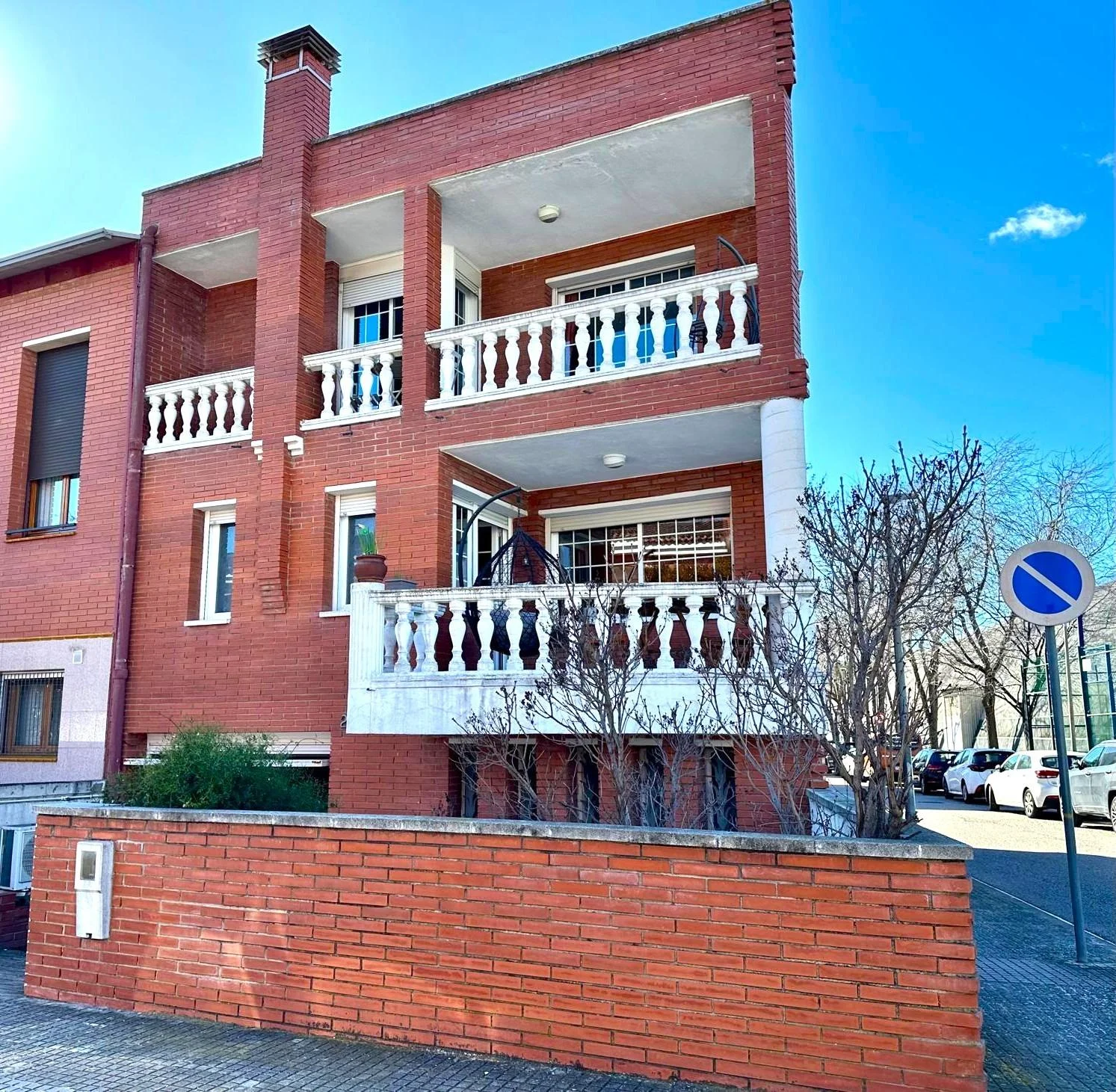 Multi-level Granollers chalet with four bedrooms