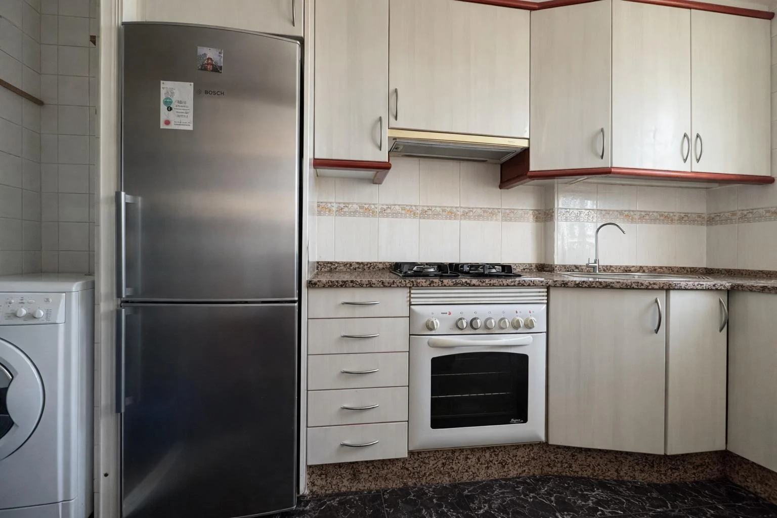Good-condition flat with three bedrooms