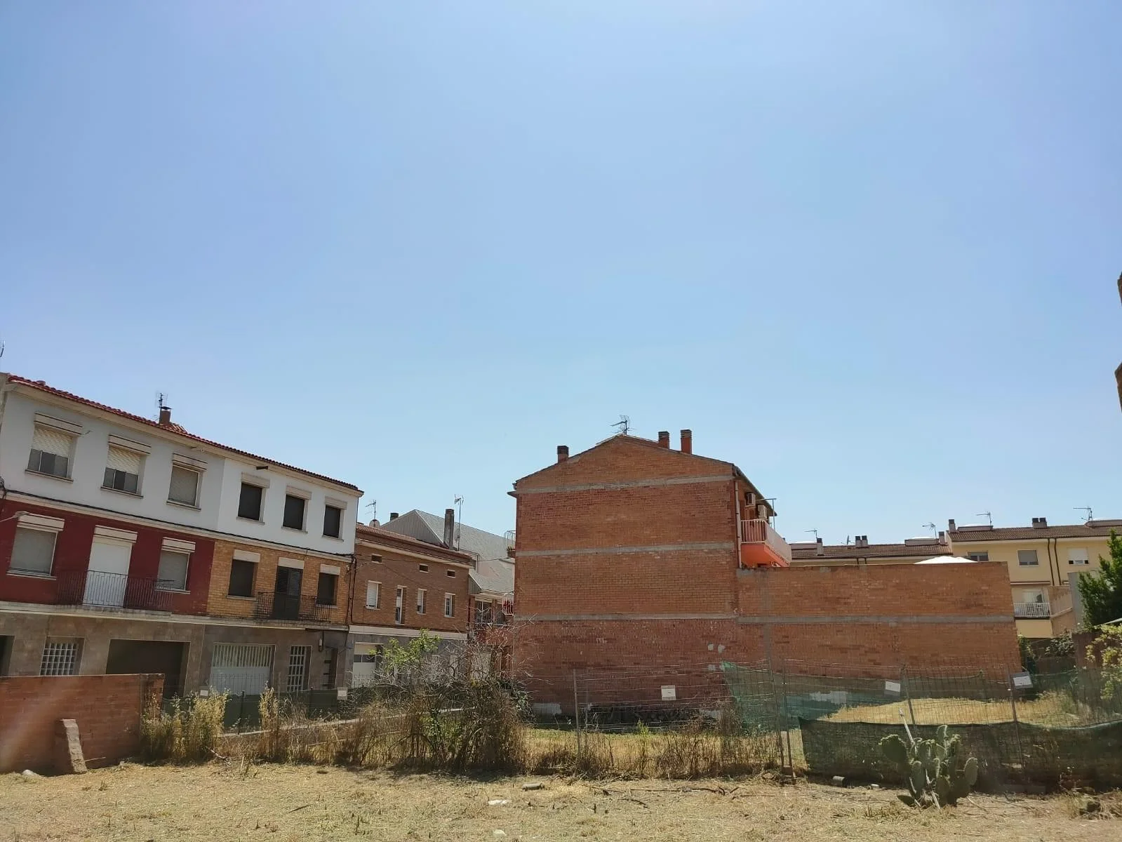 Buildable corner plot in Santpedor