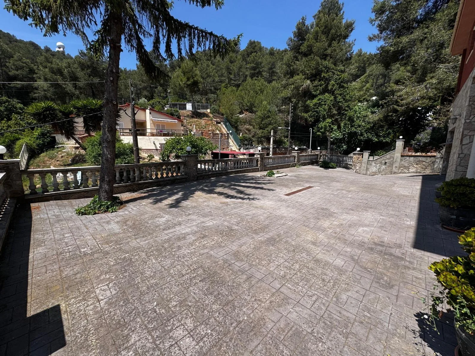 Casa grande en Vallirana con jardín