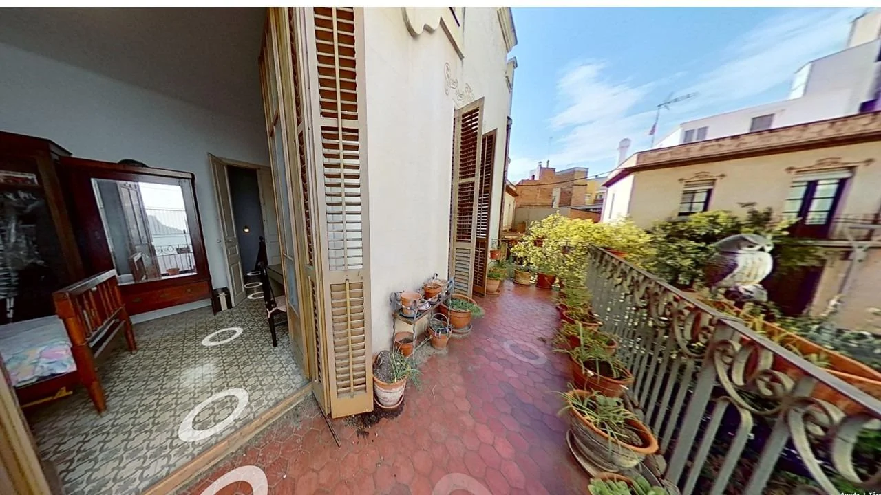 Central Sant Feliu house with garden