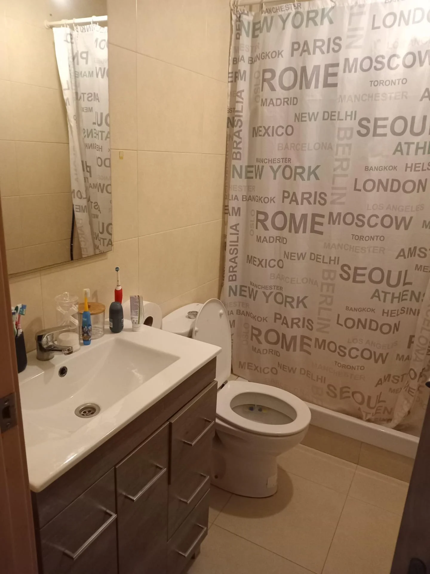Tenanted Collblanc flat, 63 m²