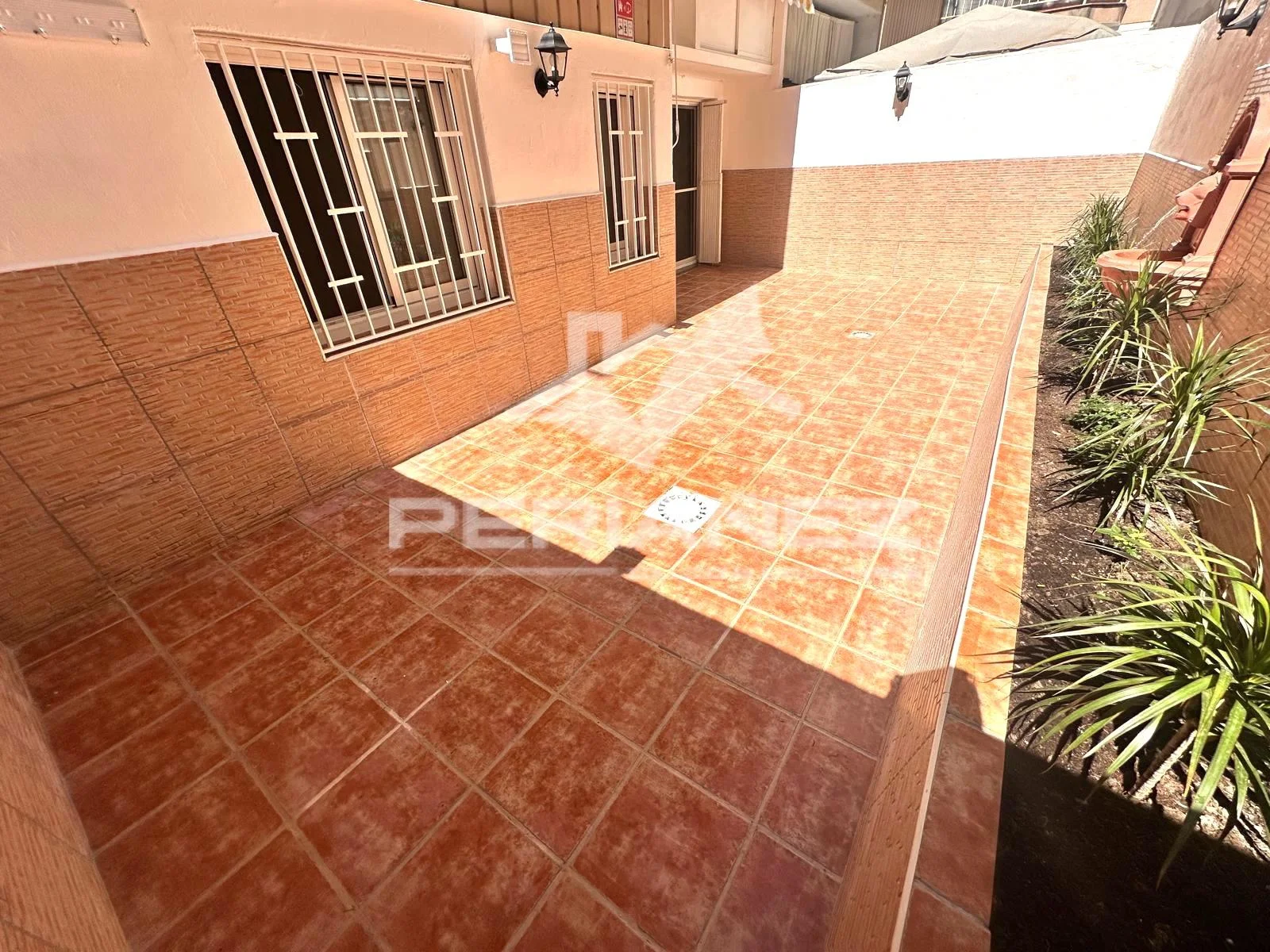 Ground-floor flat with three bedrooms