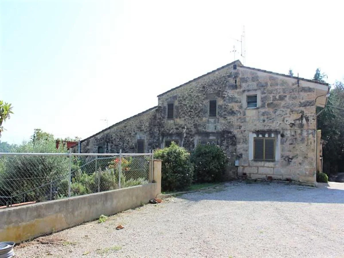 Large masia with 38-hectare estate