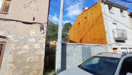 Solar urbano residencial cerca del pueblo