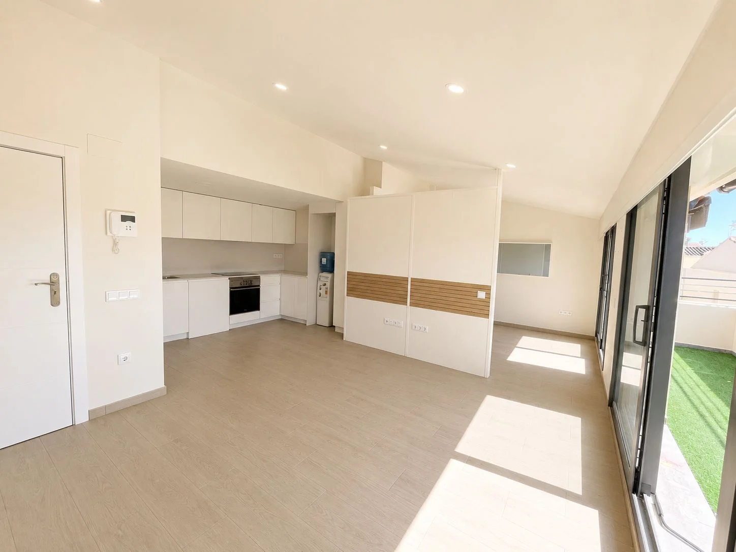New Esparreguera studio with balcony