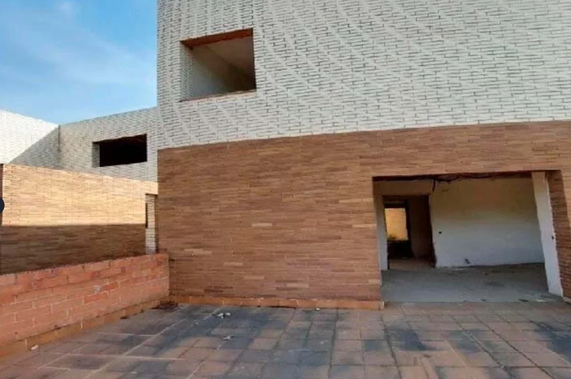 Promoción de cinco casas en construcción