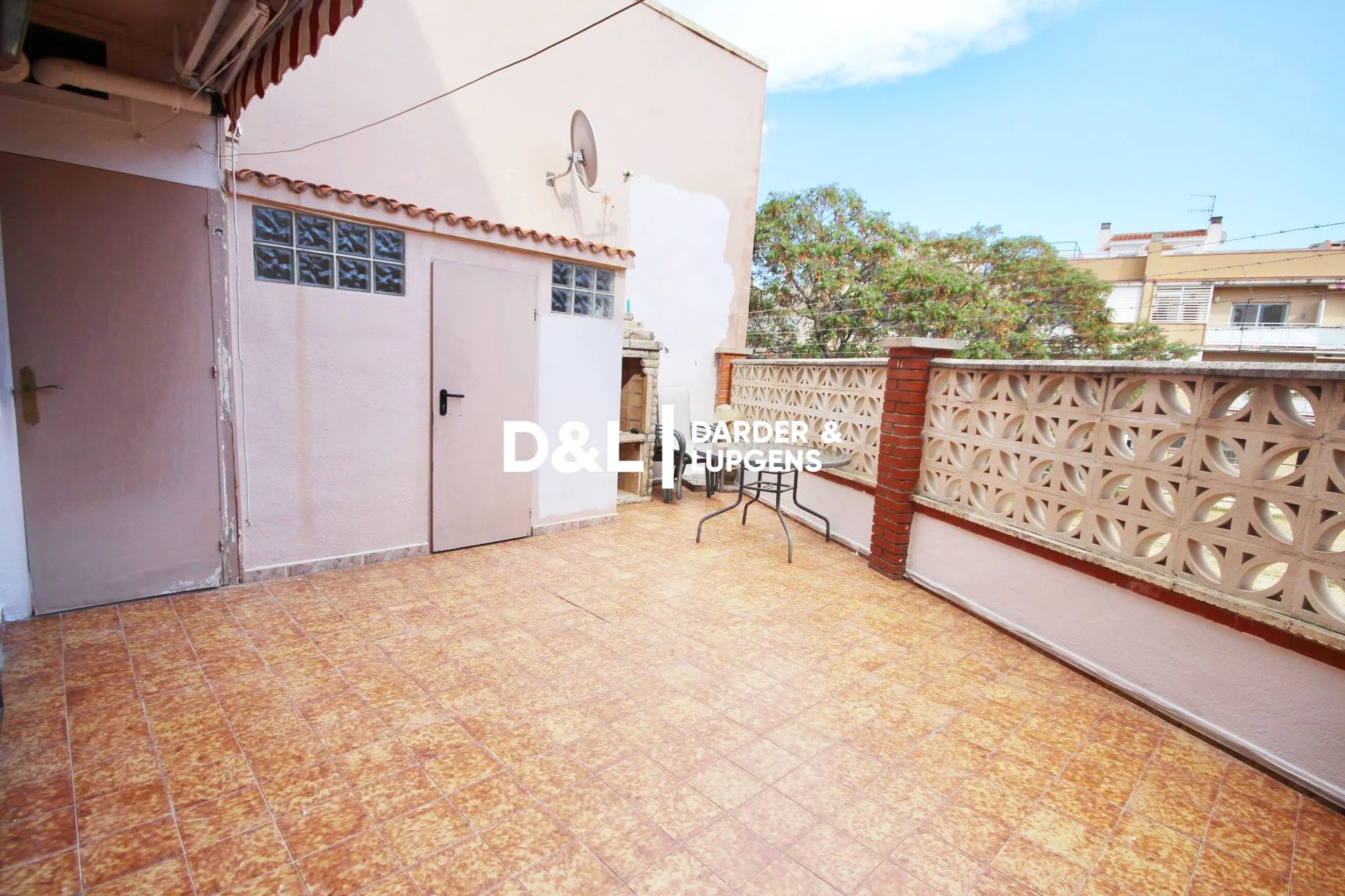 Ground-floor apartment in Cubelles, four bedrooms