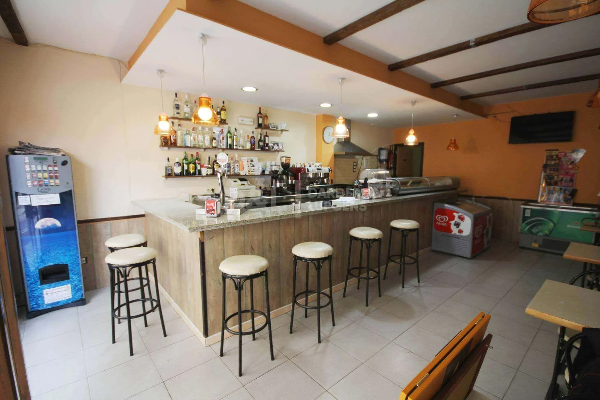 Local de bar equipado en Vilanova