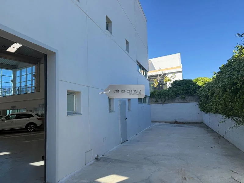 Nave industrial con parcela de 1.097 m²