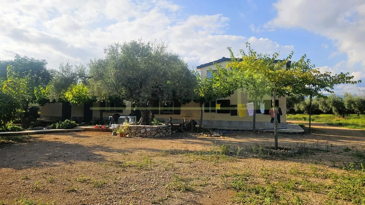 Finca rural con dos casas