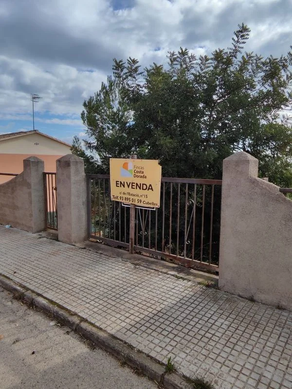 Urban plot with sea views, 811 m²