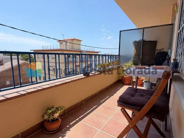 Bright exterior flat with storage