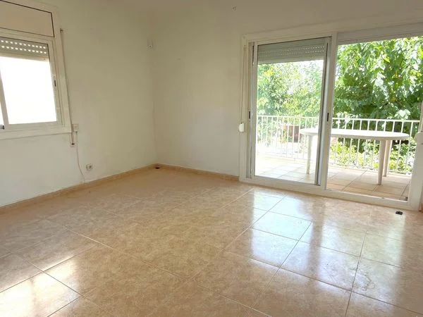 Apartamento costero para reformar, 3 dormitorios