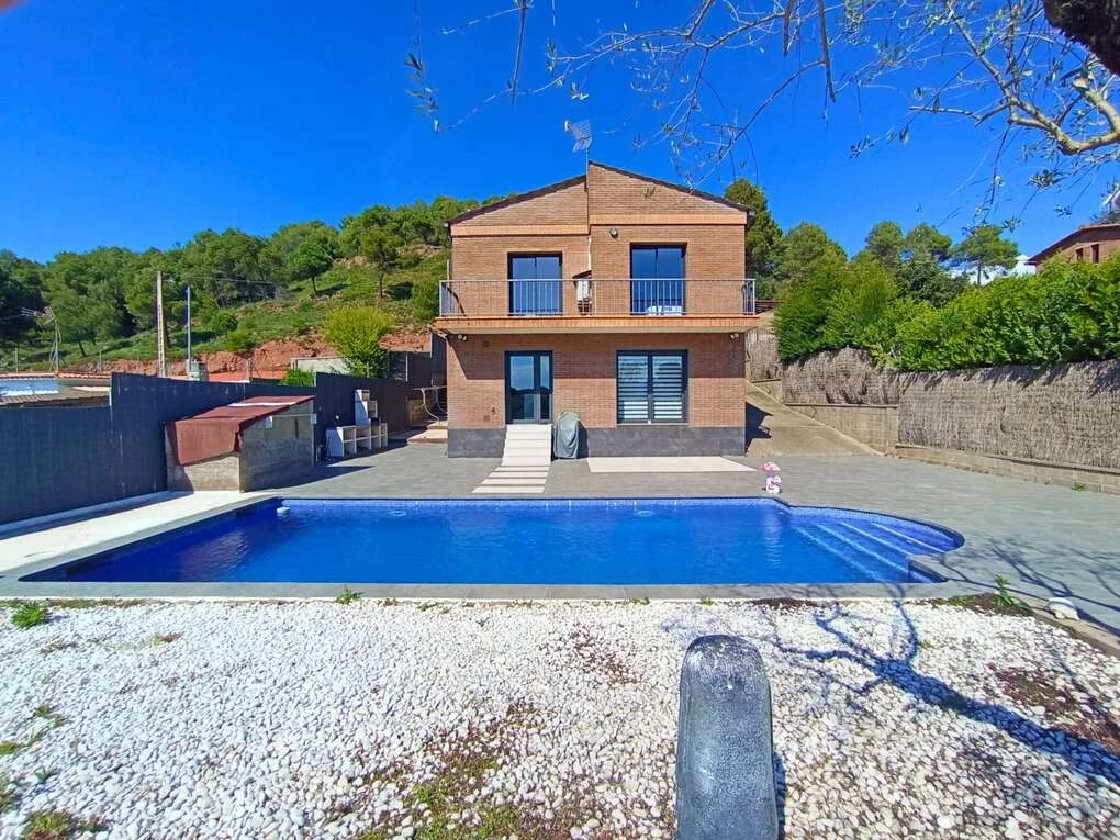 Chalet en Rellinars, 4 habitaciones y piscina