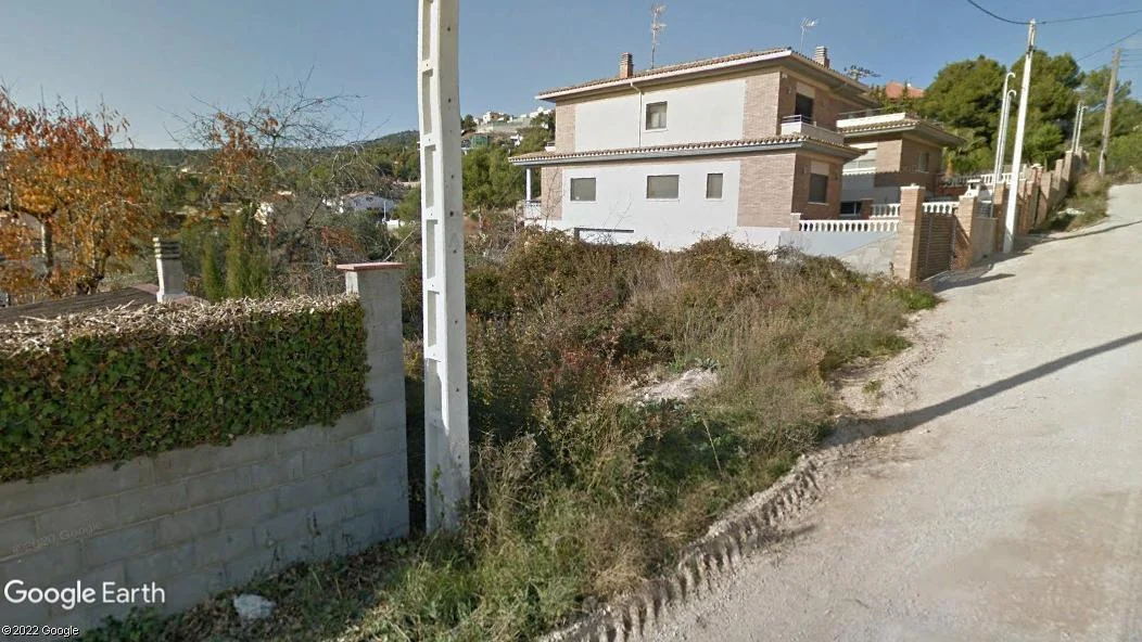 Parcela edificable cerca de la costa