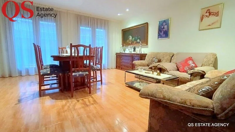 Central Calella townhouse, nine bedrooms