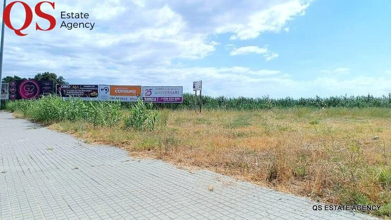 Parcela industrial en Palafolls con suministros