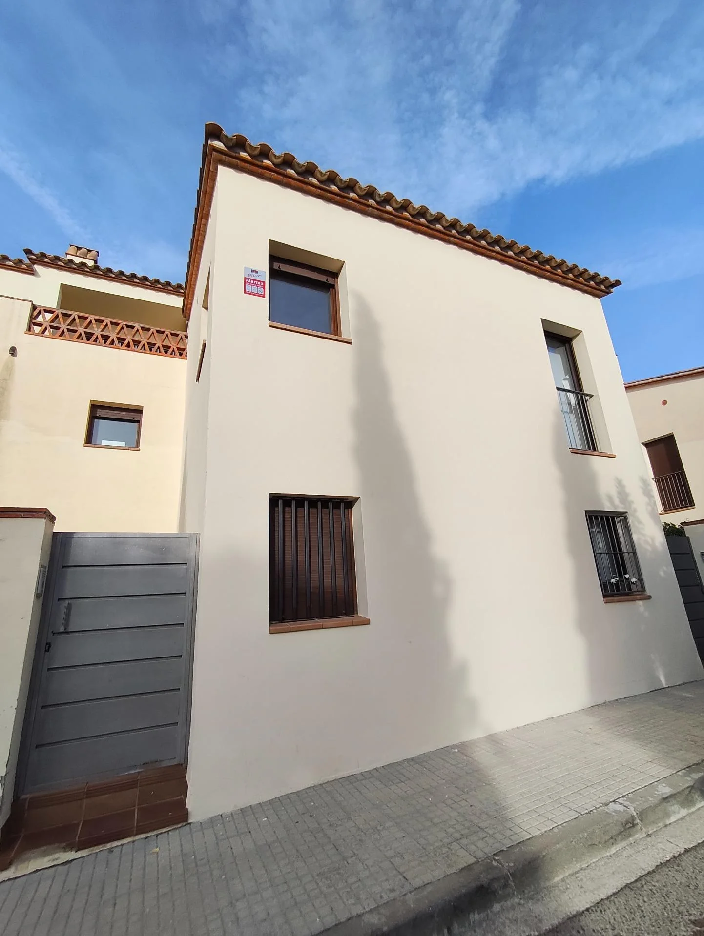 Casa de cinco dormitorios con vistas a viñedos